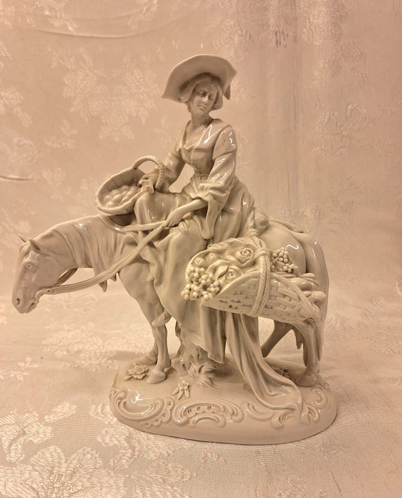 Capodimonte - Felix Zichler - Figur - Dama a cavallo - Porcelæn