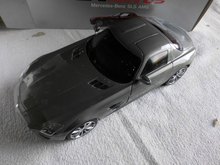 Welly GT Autos 1:18 - 模型車 - Mercedes Benz SLS AMG C197 - Ref.Nr. 11002MB