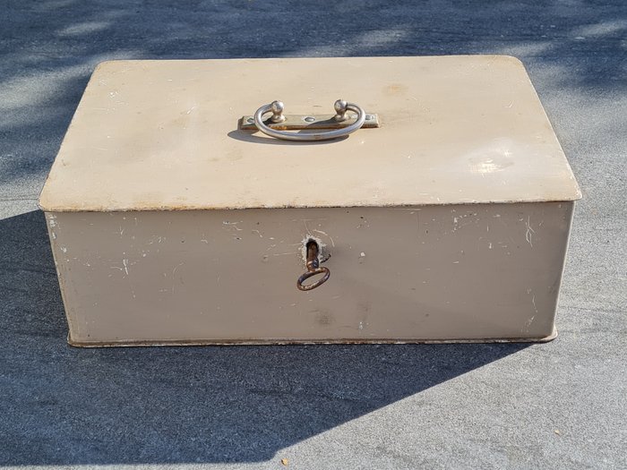 Caja fuerte - Hermosa y antigua hucha: caja fuerte portátil con llave - Hierro (fundido/forjado)