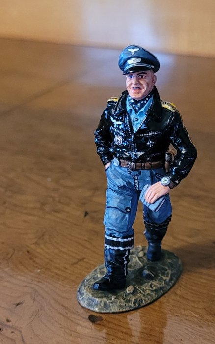 King & Country - Figurină militară în miniatură - LW029 - "Luftwaffe-Jäger Ace Oberstleutnant Josef Priller" - Metal