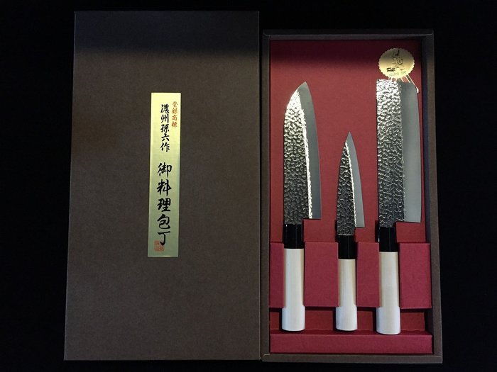 Set of 3 / 孫六 MAGOROKU 梨地仕上げ Satin Finish / 三得 SANTOKU 菜切 NAKIRI ペティ PETTY - Couteau de table (3) - Couteau de cuisine japonais - Acier, Bois