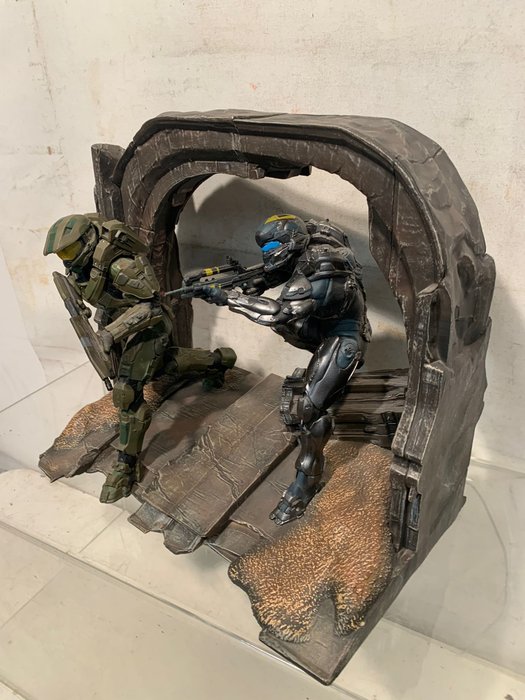 xbox one  - Toimintahahmo - Halo 5 Guardians statue