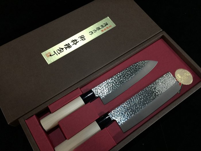 Set of 2 / 孫六 MAGOROKU 梨地仕上げ Satin Finish / 三得 SANTOKU 菜切 NAKIRI - Bordkniv (2) - Japansk kjøkkenkniv - Stål, Tre