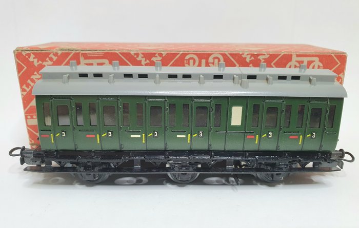 Märklin H0 - 4004.1 (330/1) - Wagon de passagers pour trains miniatures (1) - Voiture coupé 3ème classe avec éclairage intérieur