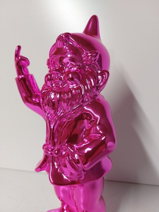 塑像, naughty fuchsia gnome with middle finger - 30 cm - 聚树脂