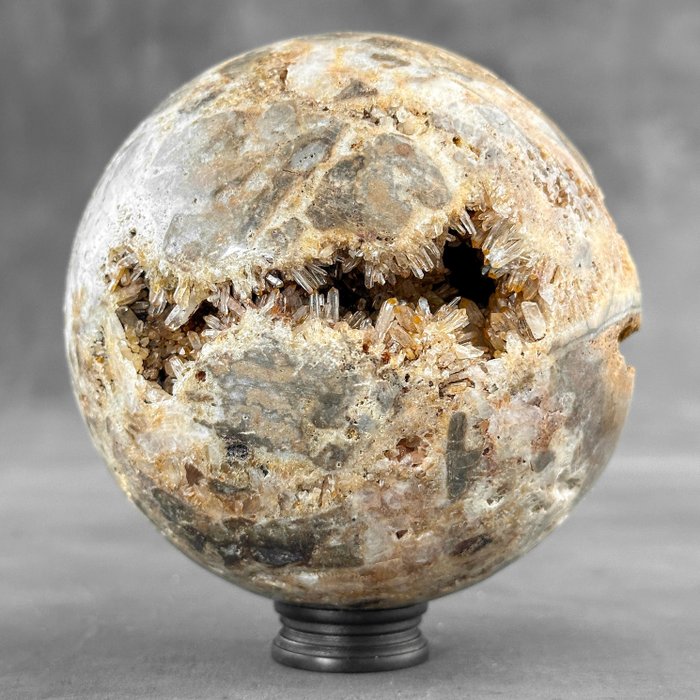 SIN PRECIO DE RESERVA - Maravillosa esfera de cristal con un pequeño soporte de madera. Cristal- 1800 g - (1)