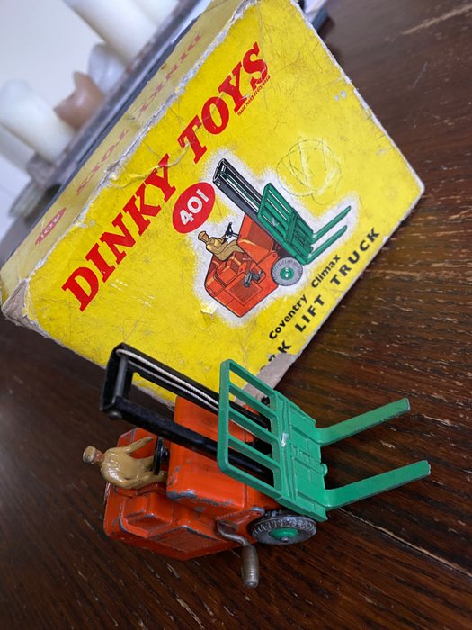 Dinky Toys 1:48 - 1 - Coche a escala - 401