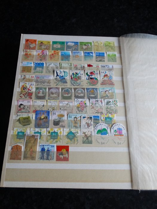 Japan 1990/2022 - album med cirka 1800 frimærker fra det moderne Japan