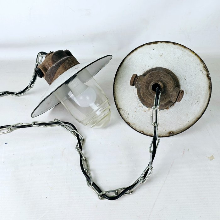 Lámpara colgante (2) - Baquelita, Esmalte, Hierro (fundido/forjado), Vidrio
