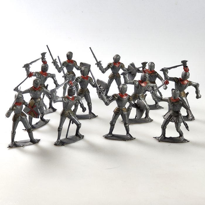 Brand Unknown - Lelusotilas Vintage Plastic Medieval Soldiers Figures (12 figures) - 1960-1970 - Iso-Britannia