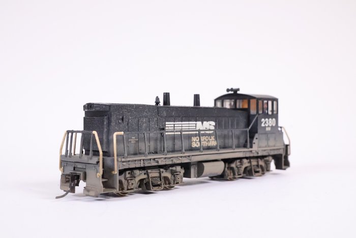 Concor H0 - Locomotiva diesel (1) - EMD MP15 '2380', esposto alle intemperie - Norfolk Southern Railway
