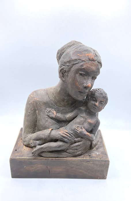 Maurilio Colombini - Skulptur, Donna con bambino - 33 cm - Steingods - 1980