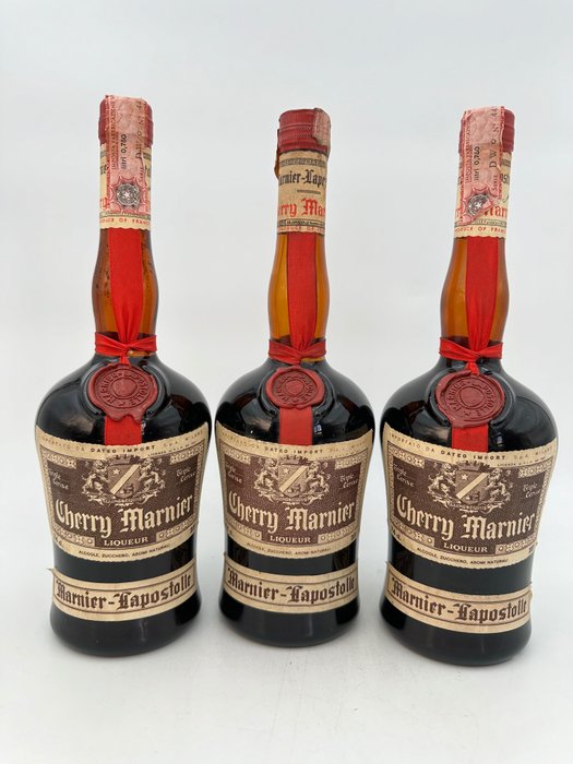 Marnier Lapostolle - Cherry Marnier Triple Cerise  - b. Década de 1970 - 74cl - 3 botellas