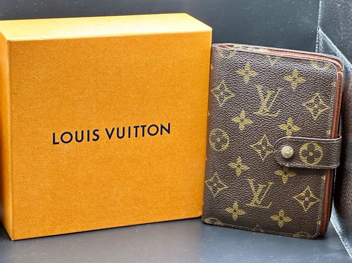 Louis Vuitton - Veske med tilbehør til klær