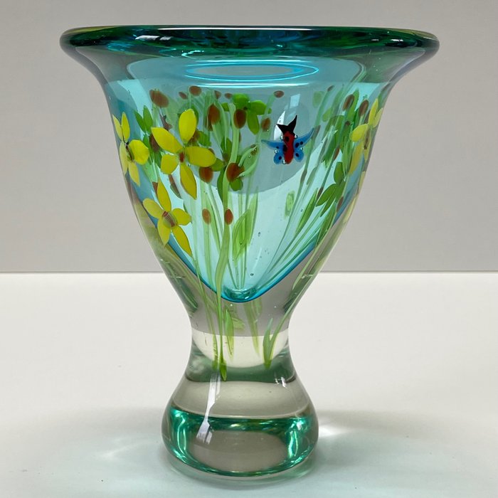 Art Design AB Berit Johansson - Vase -  Vase med blomster og sommerfugle  - Glas