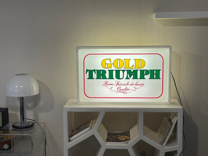 Reclamebord met achtergrondverlichting – Dubbelzijdig lichtbord Gold Triumph – Plastic, Staal