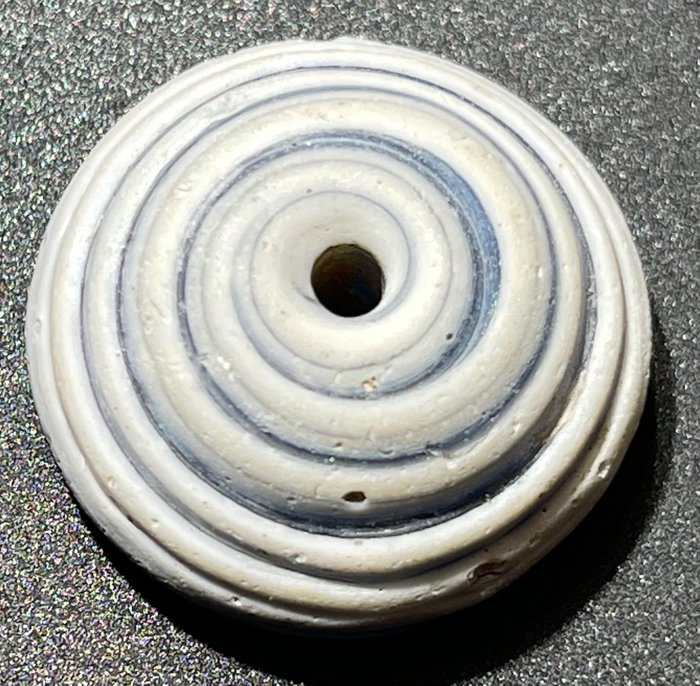 Roma antica Vetro Elegante ciondolo gettone da gioco di lusso con elegante combinazione di colori blu e bianco. Con un
