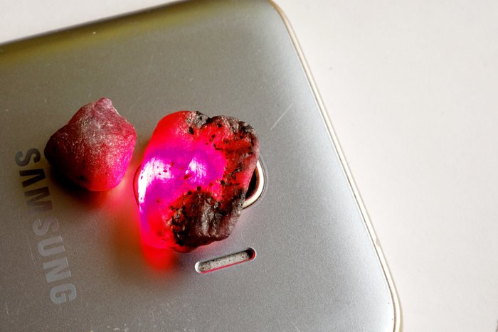 Rubino Cristalli di rubino grezzo non trattato da 52 carati- 10.46 g - (2)