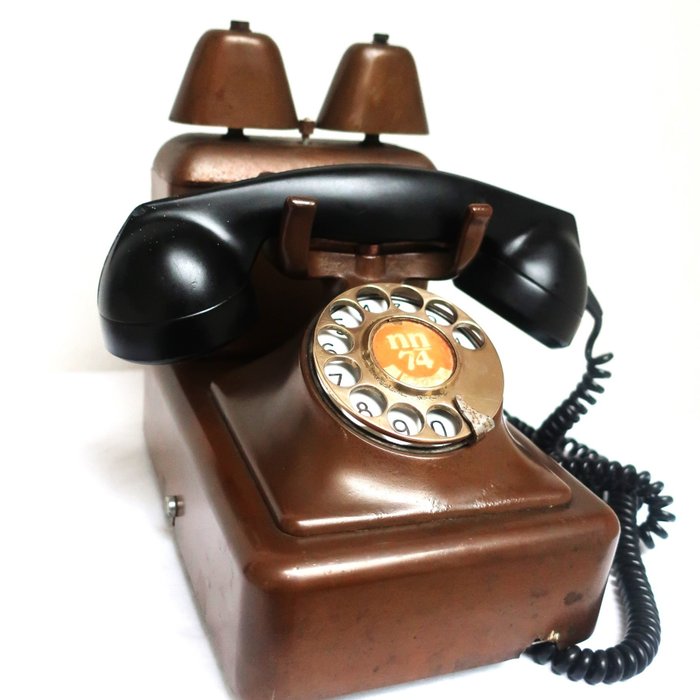 Bell Telephone Company - MFG Anvers - Téléphone analogique - Bakélite, Cuivre, Fer (fonte/fer forgé), Laiton