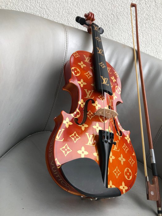 JR - Violin of Louis Vuitton - Natural & Gold