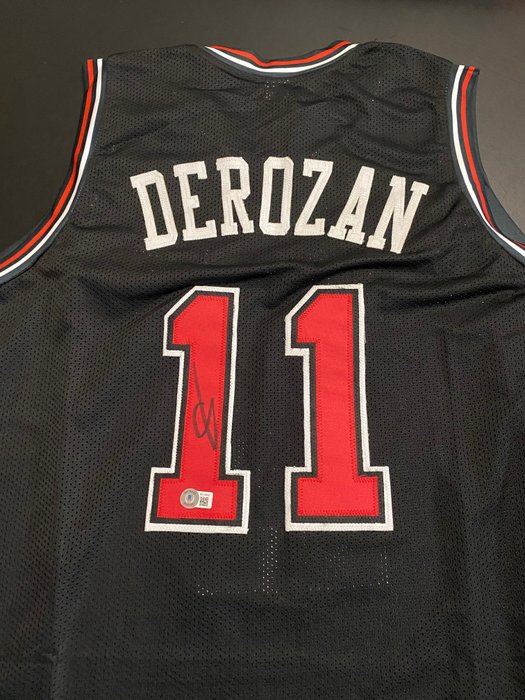 NBA - DeMar DeRozan signed (Beckett) - Custom Basketball Jersey 