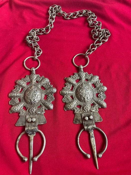 Fibula zit aan originele ketting - Zilver - Marokko - Vroege 20e eeuw