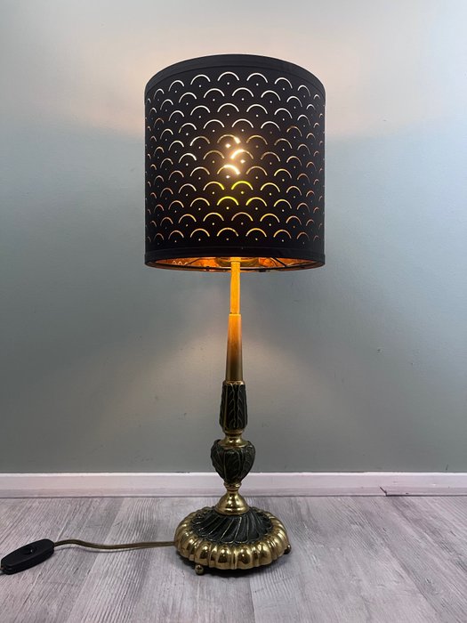 Lamppu - Messinki, vaikuttava vintage-lamppu