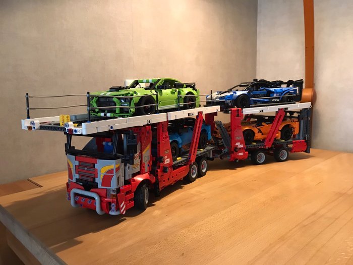 Lego - Technic - 42098+42093+42123+42138 - Car transporter plus 4 extra cars