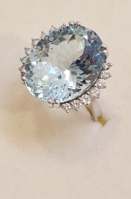 Ring Vittguld Akvamarin - Diamant