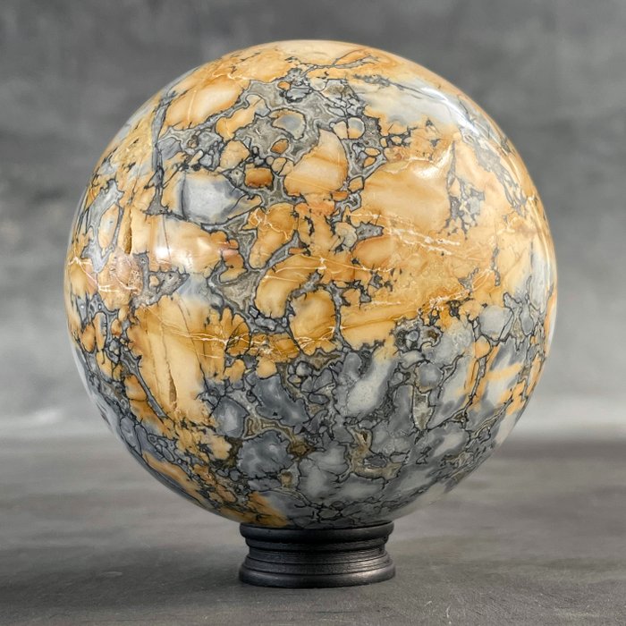 SEM PREÇO DE RESERVA - Maravilhosa esfera de jaspe maligano com pequeno suporte de madeira Esfera- 1900 g