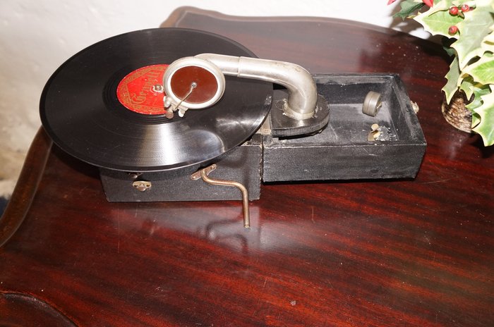 Traveling gramophone - Unknown 78-RPM-Grammophon