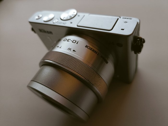 Nikon 1J4 + KIT NIKKOR 10-30mm (SILVER) - 单镜头反光相机 (SLR)