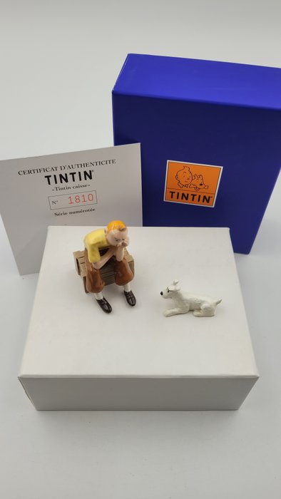 Hergé, Moulinsart - Tintin - Figurine Moulinsart 46904 - Tintin sur la caisse et Milou