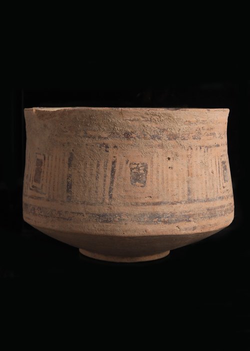 Indus Vallei Terracotta Vaartuig met geometrische decoratie