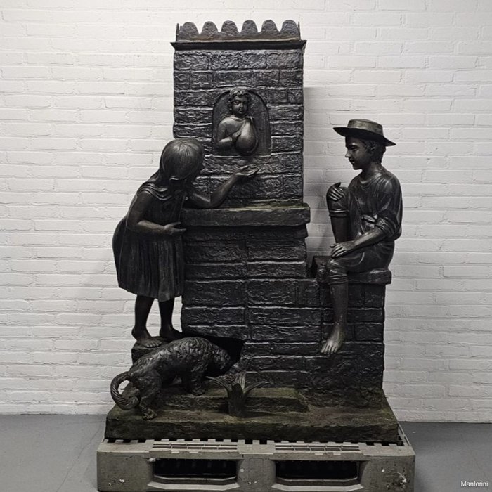 雕塑, Gepatineerd bronzen beeld (fontein) met kinderen en honden bij stadsfontein. - 160 cm - 青铜（已生铜绿）