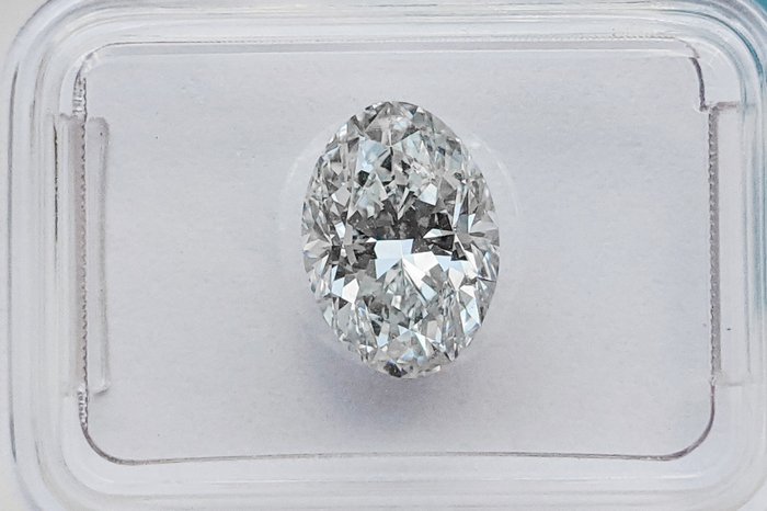Diamant - 2.21 ct - Oval - E, Blue Nuance - VS1