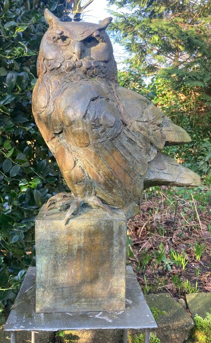 Coba Koster (1951 - Coevorden) - 雕像 - De grote oehoe -  (1) - 青铜（已生铜绿）