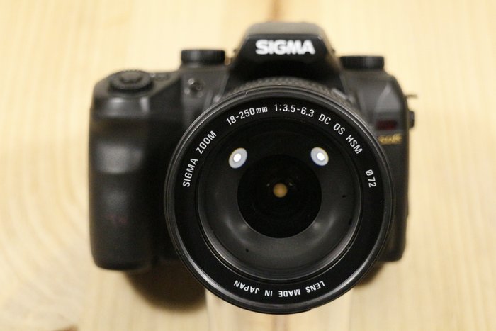 Sigma SD15 + Sigma Zoom 18-250mm f: 3.5 - 6.3 DC OS HSM | Digikamera