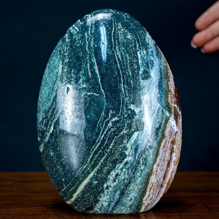 Natural Very Artistic Agate Skulpture- 1364.21 g