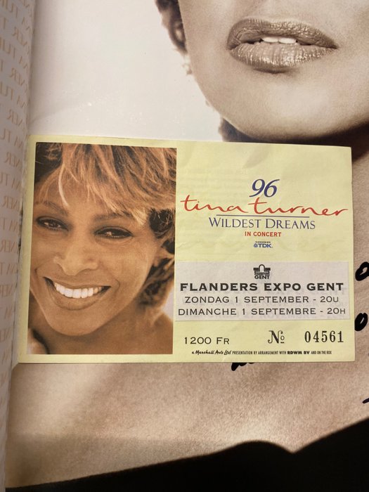 Tina Turner – Album, Book – 1996 – Handgesigneerd