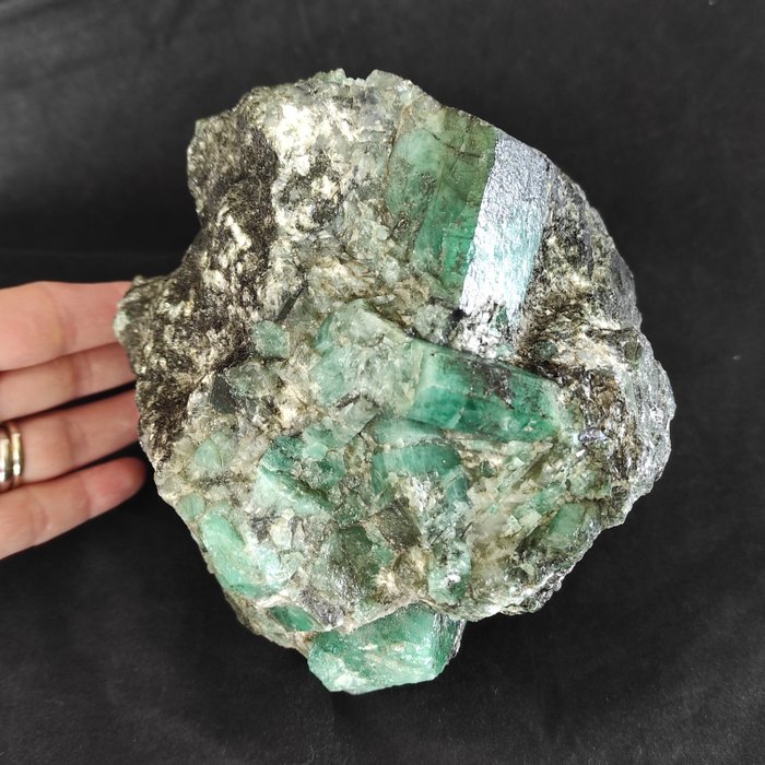 Smaragd Kristal op matrix - Hoogte: 13 cm - Breedte: 10 cm- 2140 g - (1)