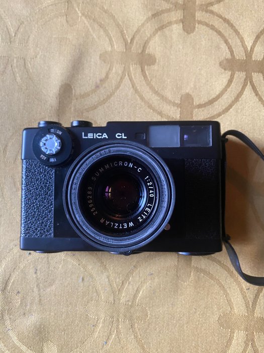 Leica CL + summmicron-C  40mm 1:2.0+ ELMAR-C 1:4/90mm Analoginen kamera