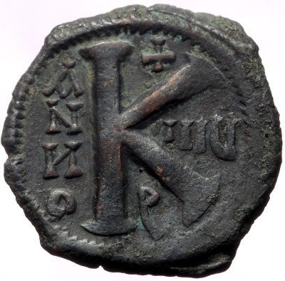 Byzantijnse Rijk. Justin II (AD 565-578). 1/2 Follis