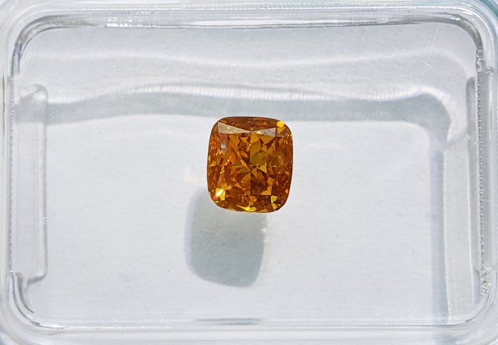 Diament - 0.53 ct - poduszkowy - fantazyjny jaskrawopomarańczowy - SI2 (z nieznacznymi inkluzjami), No Reserve Price