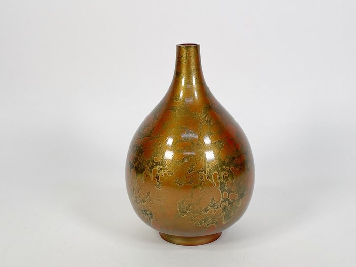 花瓶 - 黄铜色, houun 签名的奇特花瓶 - 日本  (没有保留价)