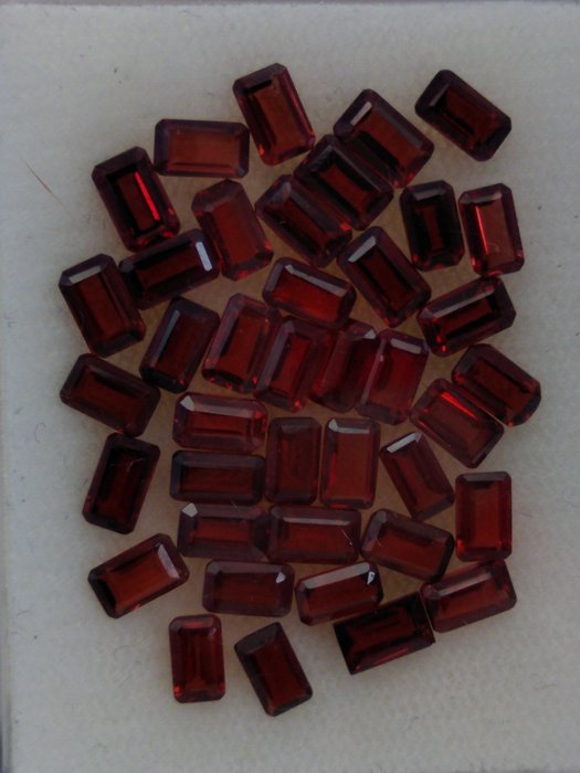 40 pcs Rojo Granate - 15.02 ct
