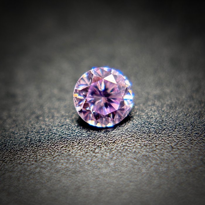 1 pcs Gyémánt - 0.05 ct - Kerek - fantázia intenzív lilásrózsaszín - SI2