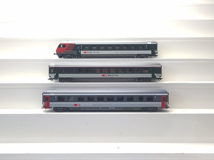 Märklin H0轨 - 4368/42151/42178 - 模型火车客运车厢 (3) - 3节特快列车车厢，带转向位置 - SBB CFF FFS