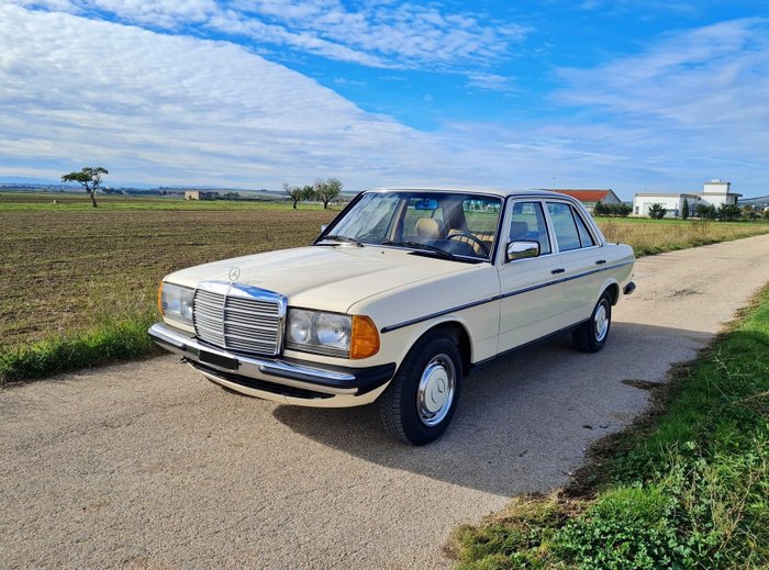 Mercedes-Benz - 200 W123 - 1984