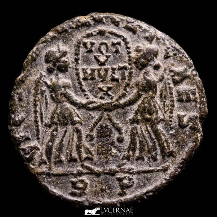 Impreiu Roman. Magnentius (AD 350-353). Maiorina Minted in Rome. VICT DD N N AVG ET CAES; two Victories standing